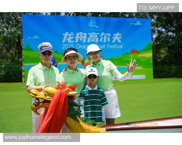 高尔夫球赛精彩纷呈选手争锋竞技激烈观众热情高涨场面震撼全场